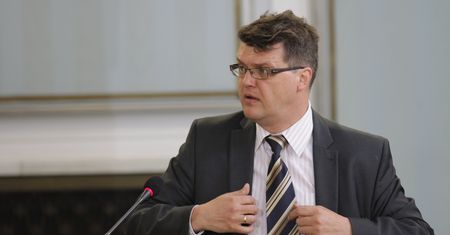 Minister Wąsik ironizuje ws. Frasyniuka. "Chętnie pewnie posiedziałby dłużej"