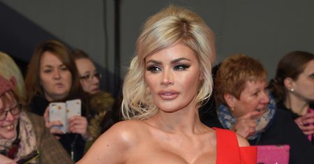 Chloe Sims: skromność zostawiła w domu. Kipiała seksapilem!