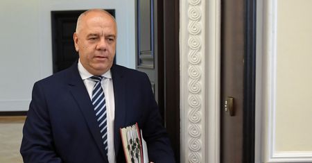 Jacek Sasin komentuje kontrowersyjne słowa o "kolonializmie". "Niepotrzebne"