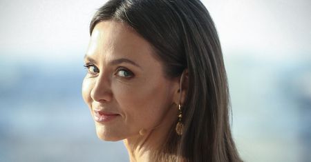 Kinga Rusin pokazała kreację na świąteczne spotkanie. Zachwyciła nie tylko sukienką