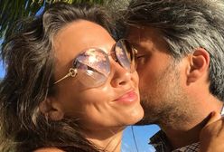 Kina Rusin całuje się na stoku narciarskim. Nie kryje się z miłością