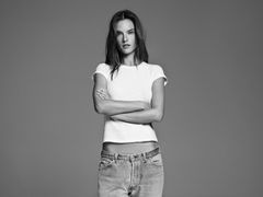 Alessandra Ambrosio w kampanii Re/Done i Hanes