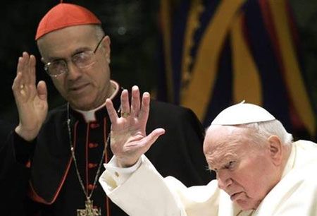 Kardynał Bertone zastąpi kardynała Angelo Sodano?