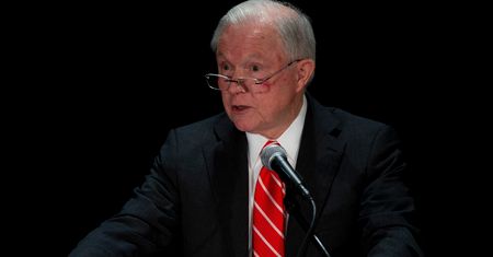 Amerykański prokurator generalny rezygnuje. Przyczyną krytyka ze strony Donalda Trumpa