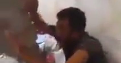 Wyciekło nagranie. Iraccy żołnierze katują bojowników ISIS