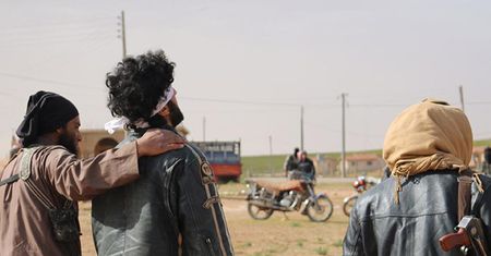 Przerwali egzekucję w ostatniej chwili. Terrorysta ISIS trafiony z ponad 3 km