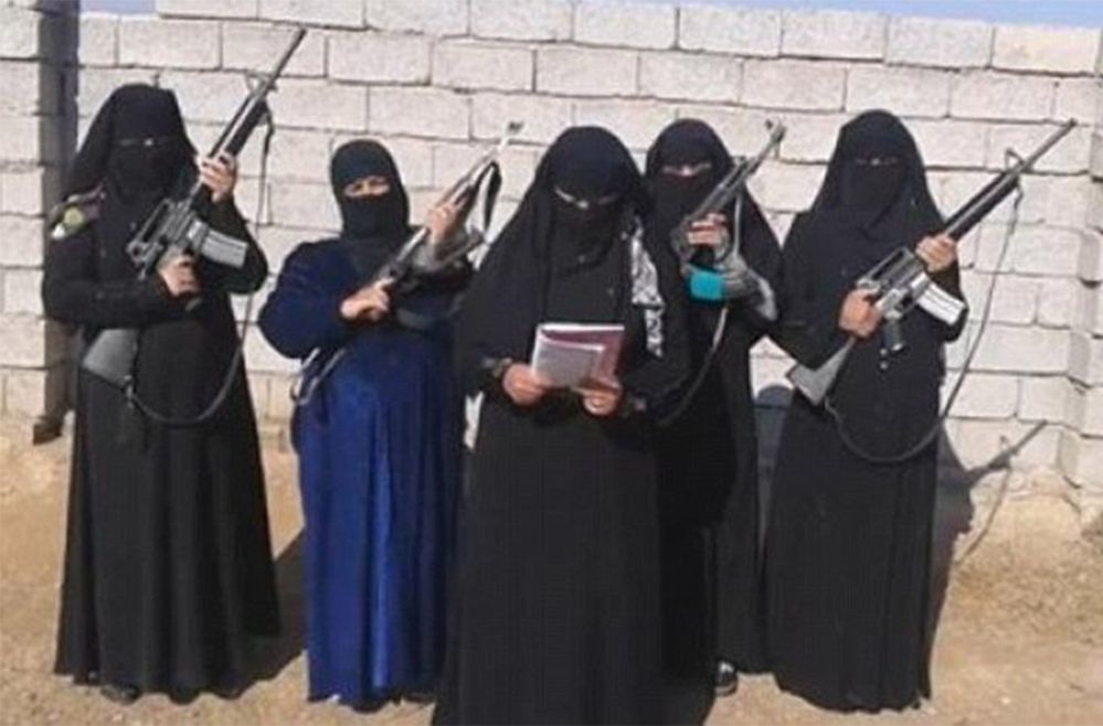 Szokujące wyznania kata z kobiecego "Gestapo" ISIS. "Cieszyło mnie torturowanie kobiet przed ich ojcami"