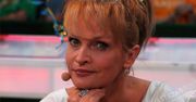 57-letnia Adrianna Biedrzyńska relaksuje się bez stanika na łonie natury! Ta fotka rozpaliła zmysły wszystkich jej fanów!