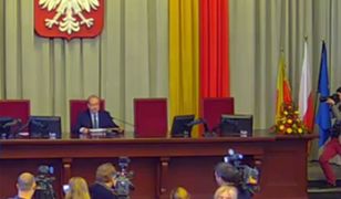 Radni PiS nie przyszli uczcić Adamowicza. "Puste miejsca"