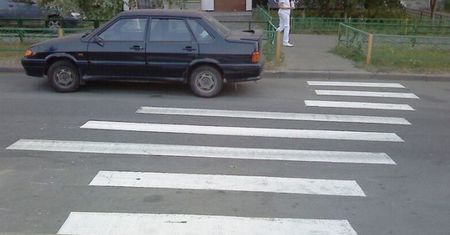 Spróbuj w Rosji przejść przez jezdnię