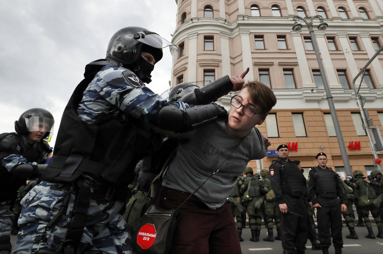 Demonstracje przerodziły się w masowe aresztowania. 1,5 tysiąca osób za kratkami