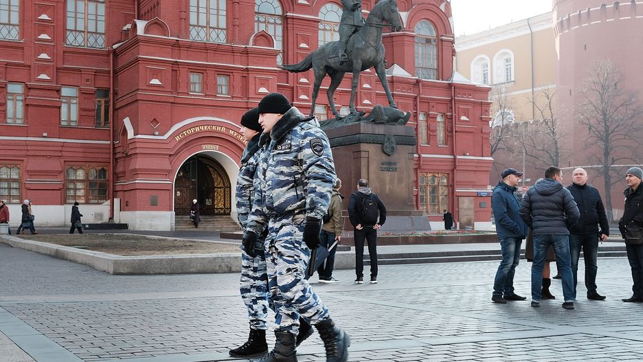 Policjanci na Placu Czerwonym w Mokswie
