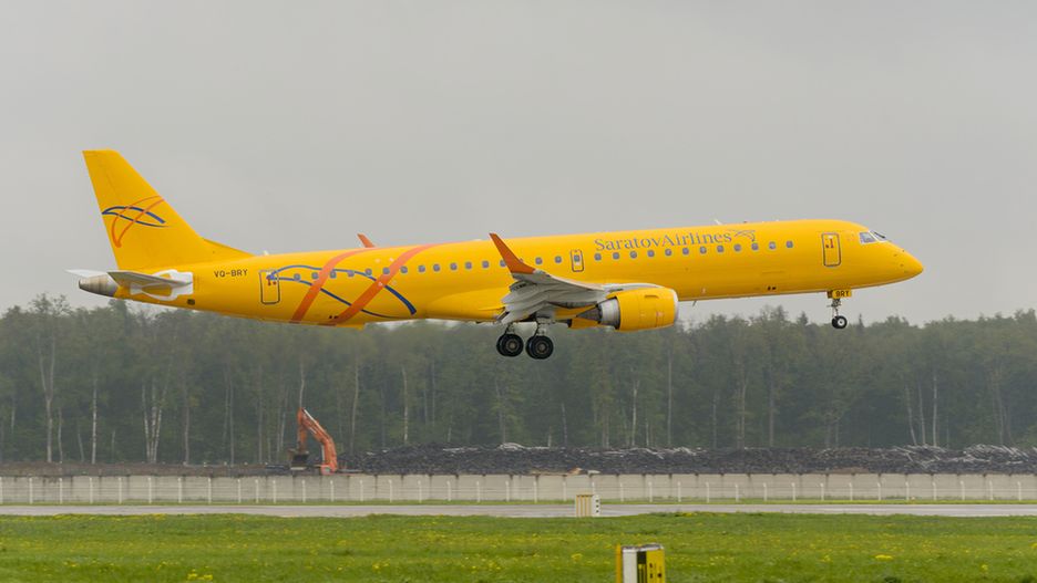 Saratowskie linie lotnicze obecne są na rynku od 1931 roku. Na zdjęciu Embraer