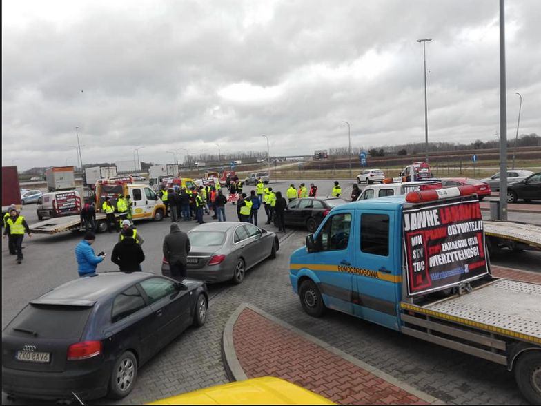 Protestujący na 2 godziny przyblokowali ruch na A2 w kierunku Warszawy.