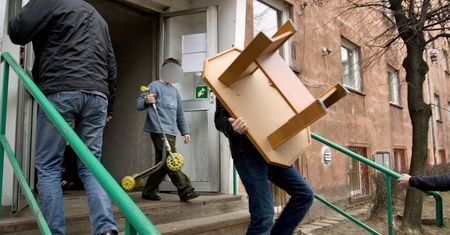 Nie płacą, dewastują mieszkanie, nie chcą się wyprowadzić. Nieprędko doczekamy się przepisów chroniących właścicieli mieszkań