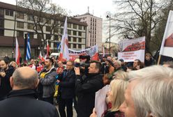 Manifestacja pod ambasadą Rosji. Domagają się zwrotu wraku Tupolewa