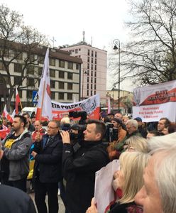 Manifestacja pod ambasadą Rosji. Domagają się zwrotu wraku Tupolewa