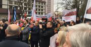 Manifestacja pod ambasadą Rosji. Domagają się zwrotu wraku Tupolewa