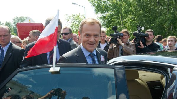 Premier Donald Tusk po spotkaniu z posłem PO Johnem Godsonem
