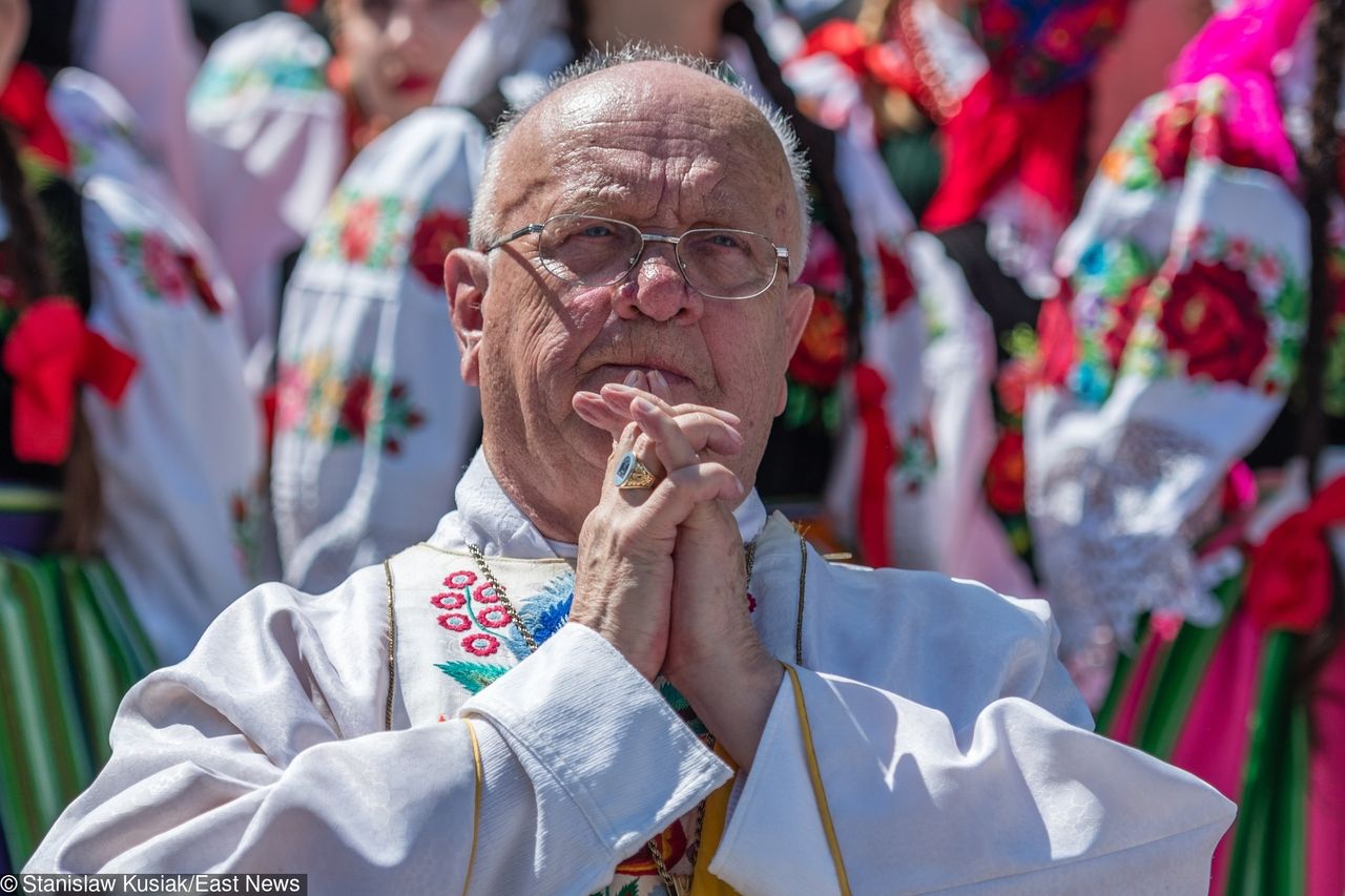 Ksiądz biskup Józef Zawitkowski w szpitalu. W stanie krytycznym