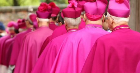 Biskupi chcą, żeby alkohol był od 21. roku życia. To nie jest oficjalne stanowisko