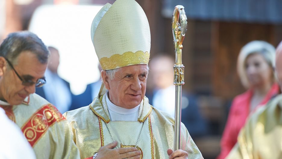 Abp Andrzej Dzięga 11 listopada mówił o żeńskich końcówkach