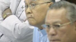 Bp Fernando Capalla przysłuchuje się debacie