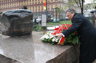 "Rosjanie nie mogą sobie poradzić z historią"