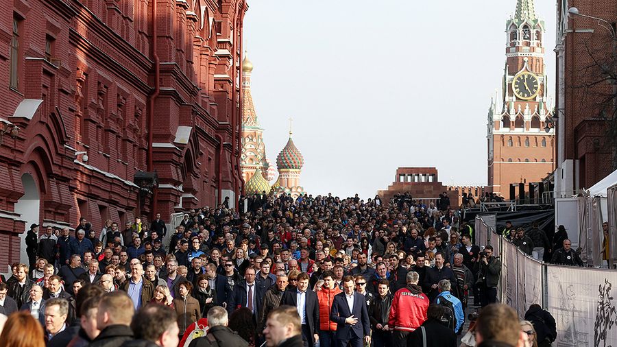 Marsz w Moskwie ku pamięci ofiar zamachu w Sankt Petersburgu (kwiecień 2017 r.)