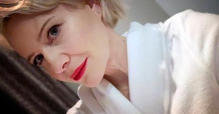 Małgorzata Kożuchowska kusi w samym szlafroku w trakcie wywiadu. Było odważnie i bardzo zmysłowo
