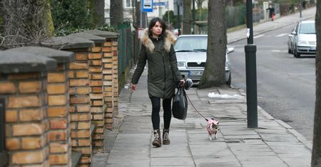 Marta Kaczyńska przyłapana przez paparazzich. Uwagę zwracał jej ciążowy brzuszek.