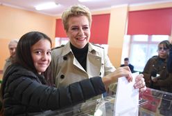 Zdanowska dzwoni do Sasina: Panie ministrze, ma pan u mnie dobre wino