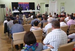 Sabotaż "bojówek KOD" na spotkaniach PiS. "Tylko zadajemy trudne pytania"