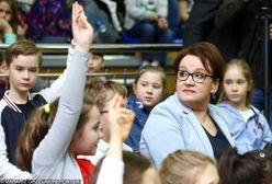 Minister Zalewska zapowiadała ciepłe posiłki dla uczniów. "Nie ma żadnego projektu w tej sprawie"