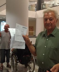 Tutaj pielgrzymują emeryci. Codziennie ustawia się kolejka poszkodowanych