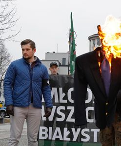 Młodzież Wszechpolska tłumaczy się ze spalenia kukły Petru. "Nie nadawała się do topienia"