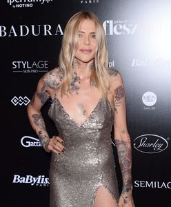 Maja Sablewska skąpana w złocie chwali się tatuażami. Wyszło sexy?