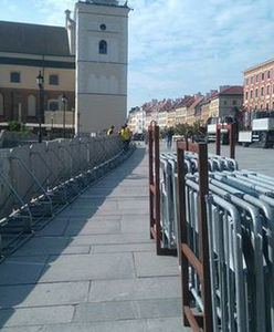 Gronkiewicz-Waltz komentuje barierki na miesięcznicę. I zestawia dwa wymowne zdjęcia