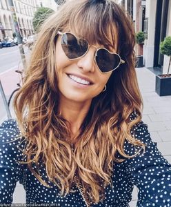 Anna Lewandowska na spacerze z córką