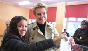 Zdanowska dzwoni do Sasina: Panie ministrze, ma pan u mnie dobre wino