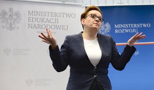 Burza wokół podręczników szkolnych. Zalewska odbija piłeczkę: szkoły nie zgłaszały kuratorom żadnych problemów
