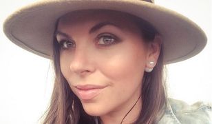 Aleksandra Kwaśniewska w krótkiej białej kreacji. Wygląda zachwycająco
