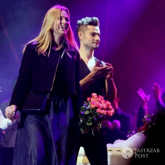 Katarzyna Bujakiewicz na scenie z kwiatami

fot. Ewelina Jaworska
