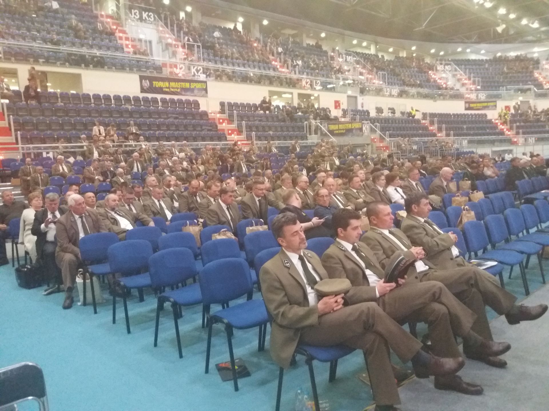 W trakcie konferencji hala pustoszeje 