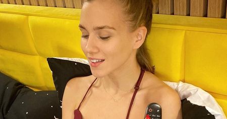 Agnieszka Kaczorowska w atłasowej halce kusi prosto z łóżka. Odsłoniła tyle ciała, że od razu zrobiło się gorąco!