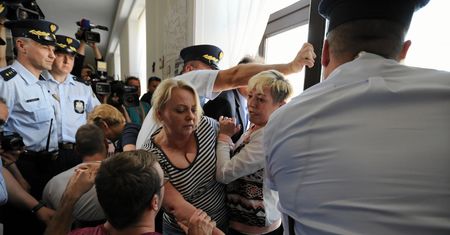 Szarpanina z niepełnosprawnymi i ich opiekunami przy oknach Sejmu. Szefowa Kancelarii wyjaśnia powody