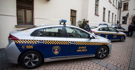 Samorządy przesiadają się do hybryd. Liczą na oszczędności