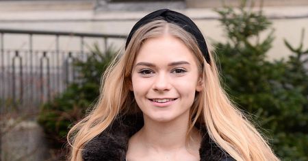 Julia Wróblewska i słodycze z lat 90. Podróż w czasie