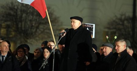Sondaż CBOS. Maleje poparcie dla budowy pomnika ofiar katastrofy smoleńskiej