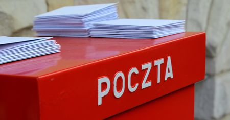 Poczta Polska ostrzega. Oszustwo SMS-owe powróciło